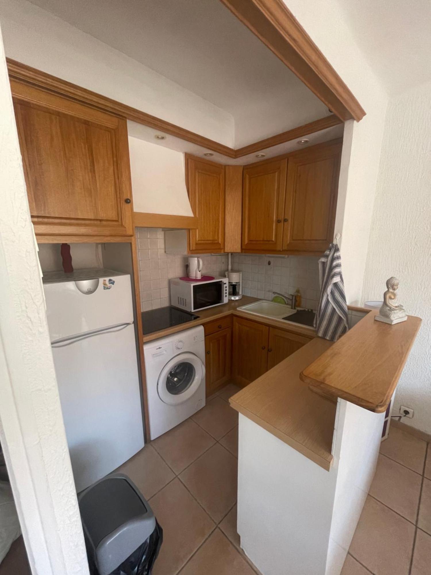 Studio A Sanary-Sur-Mer Avec Balcon A 200M Du Port Екстер'єр фото